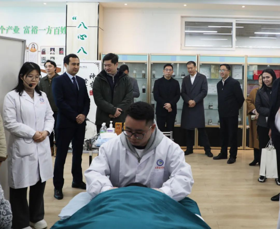 共绘职教出海新蓝图｜乌兹别克斯坦费尔干纳公共卫生医学院来校调研座谈