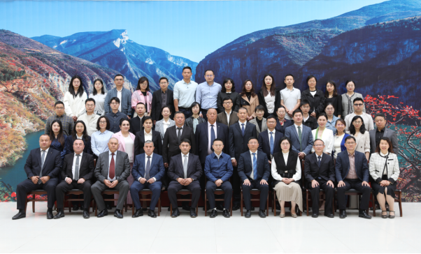 达州职业技术学院与乌兹别克斯坦 ——纳曼干公共卫生职业学院签订合作协议
