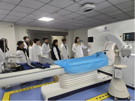 学院2024级学生赴达川区人民医院开展临床见习